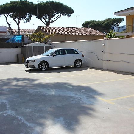 Apartamentos Caru Castelldefels Bagian luar foto