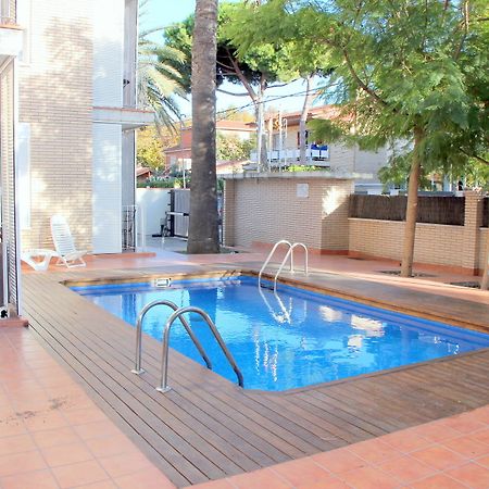 Apartamentos Caru Castelldefels Bagian luar foto