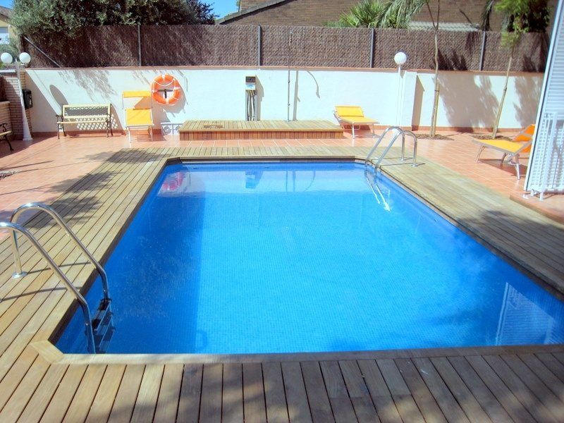Apartamentos Caru Castelldefels Bagian luar foto