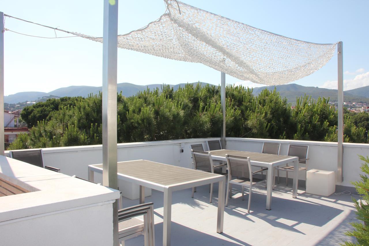 Apartamentos Caru Castelldefels Bagian luar foto