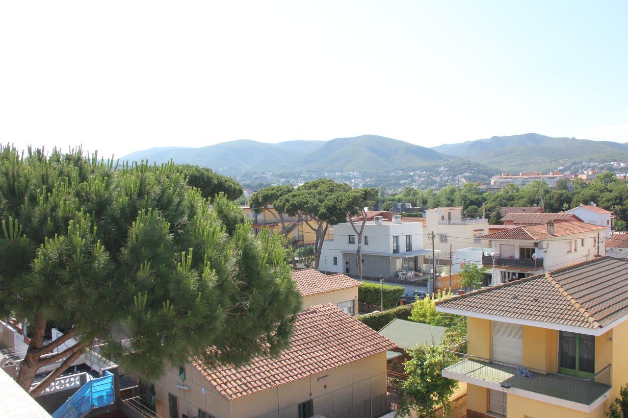 Apartamentos Caru Castelldefels Bagian luar foto