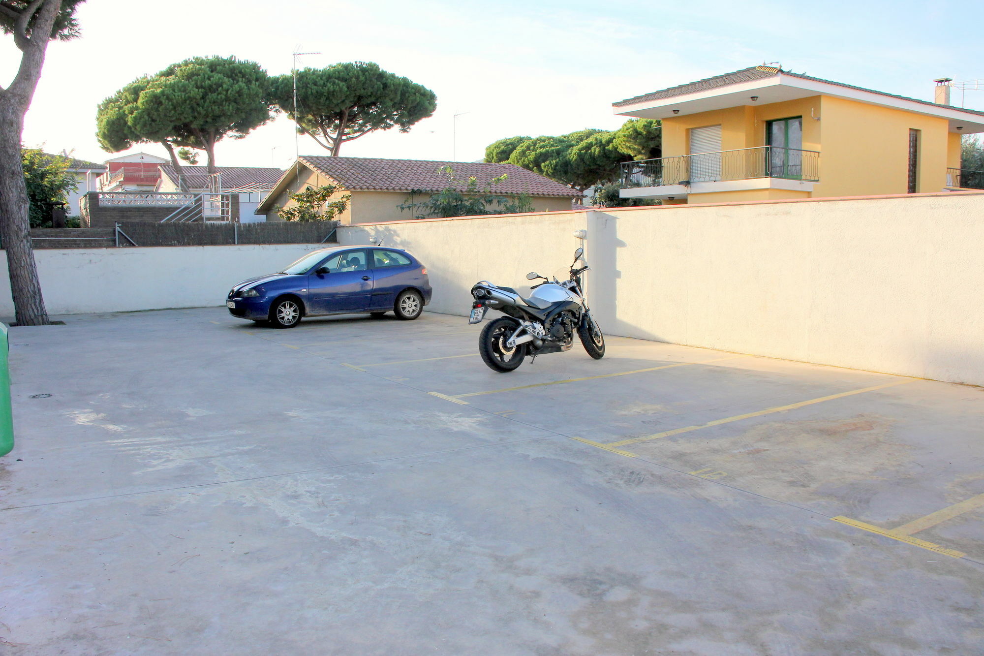 Apartamentos Caru Castelldefels Bagian luar foto