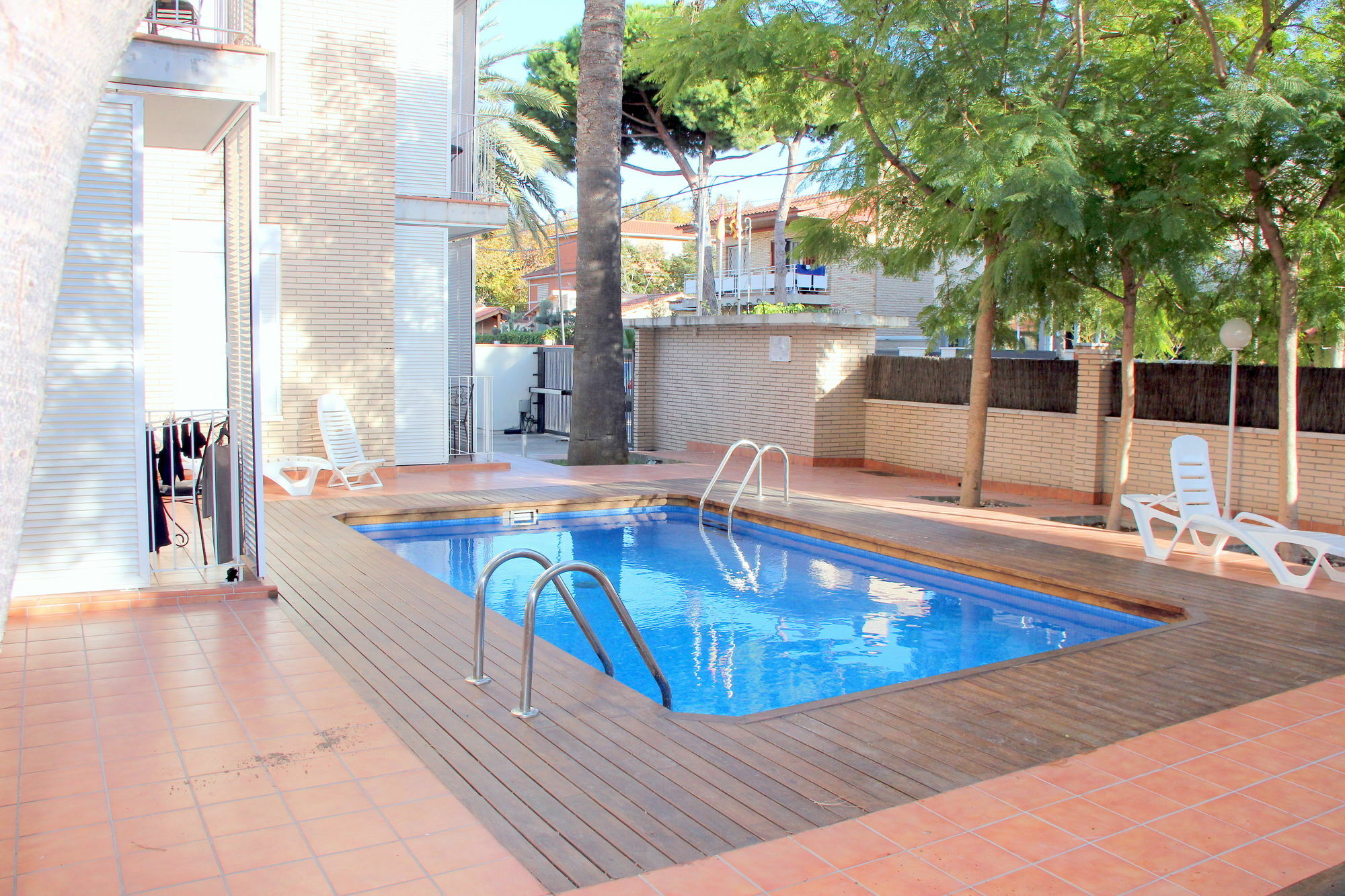 Apartamentos Caru Castelldefels Bagian luar foto